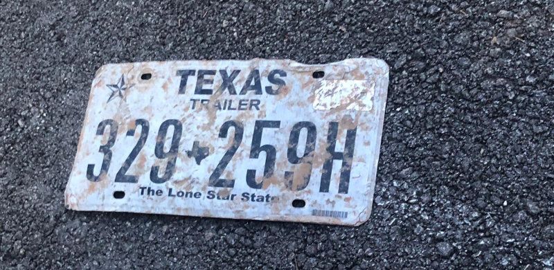 Texas Nummernschild am Highway gefunden